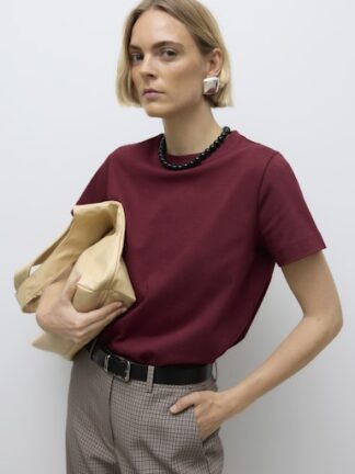 Awnaima o-neck t-shirt zinfandel
